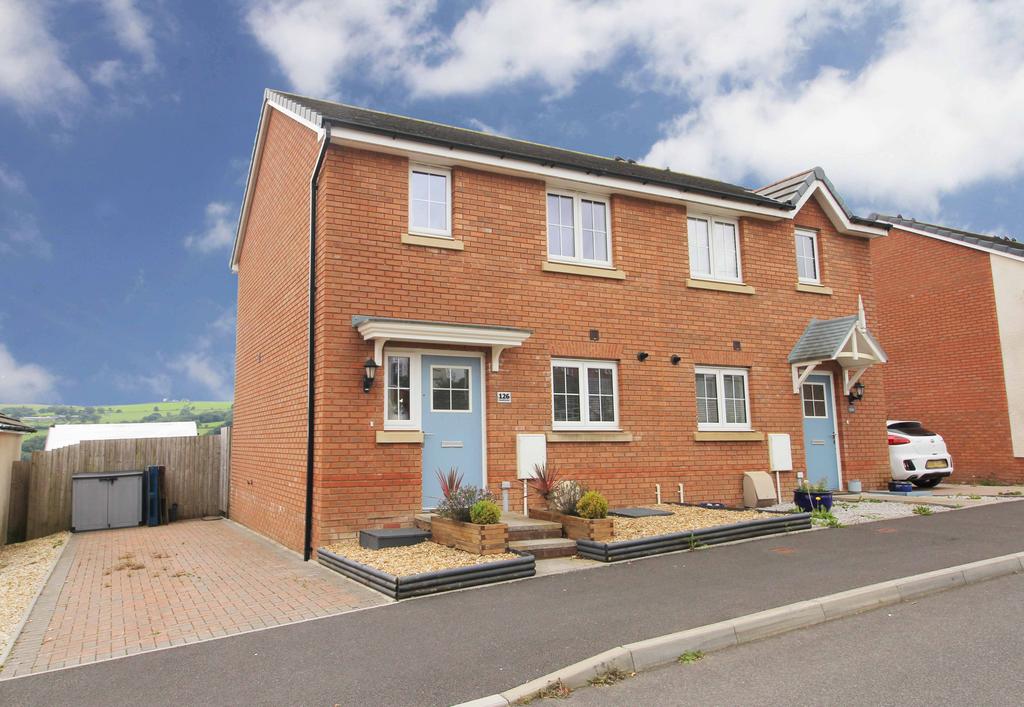 Highfields, Coedely CF39 8GA 2 bed semidetached house £850 pcm (£196 pw)