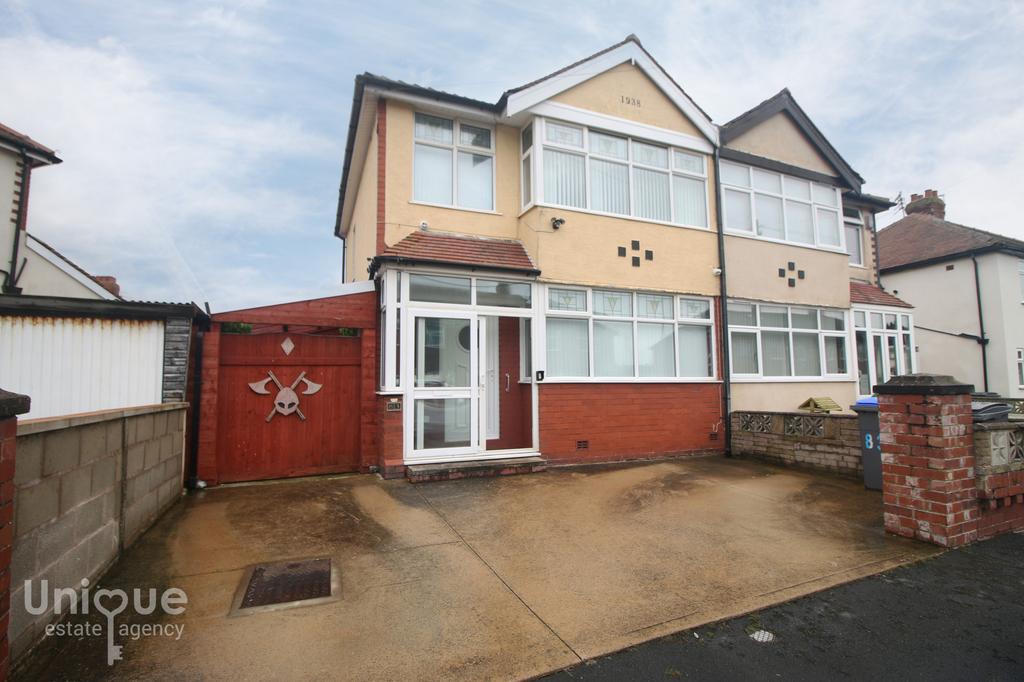Lockerbie Avenue, ThorntonCleveleys, FY5 3 bed semidetached house for