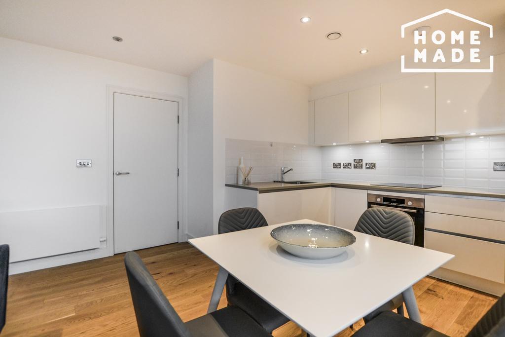 The Assembly, Wembley, HA0 3 bed flat £2,400 pcm (£554 pw)