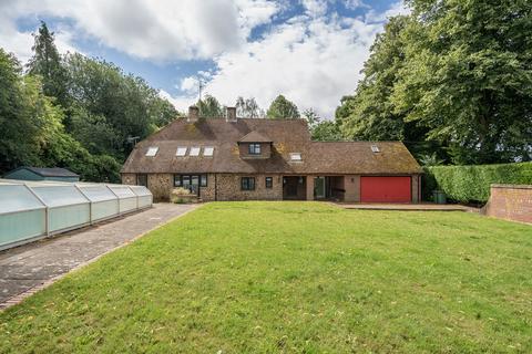 4 bedroom detached house for sale, Storrington - village location