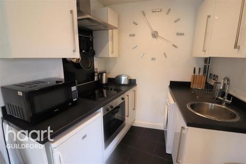 Studio to rent, Millmead Terrace