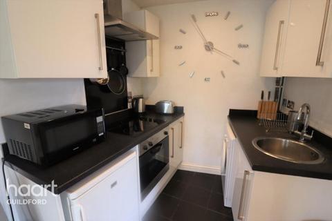 Studio to rent, Millmead Terrace, Guildford