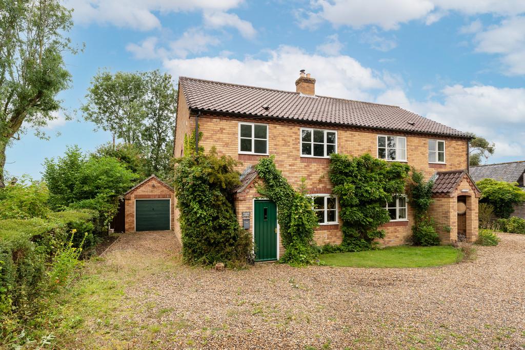 Low Street, Ilketshall St. Margaret 3 bed semidetached house £1,100