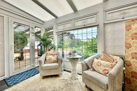 2 bedroom bungalow for sale - Park Lane, Eastbourne, East Sussex, BN21