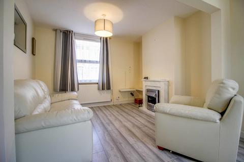 2 bedroom end of terrace house to rent, Westcott Place, Swindon SN1