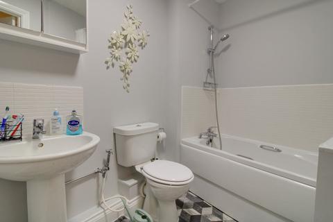 5, Ivy Court, 25 Pasteur Drive, Swindon, SN1 4GJ