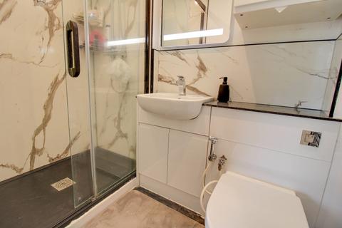 5, Ivy Court, 25 Pasteur Drive, Swindon, SN1 4GJ