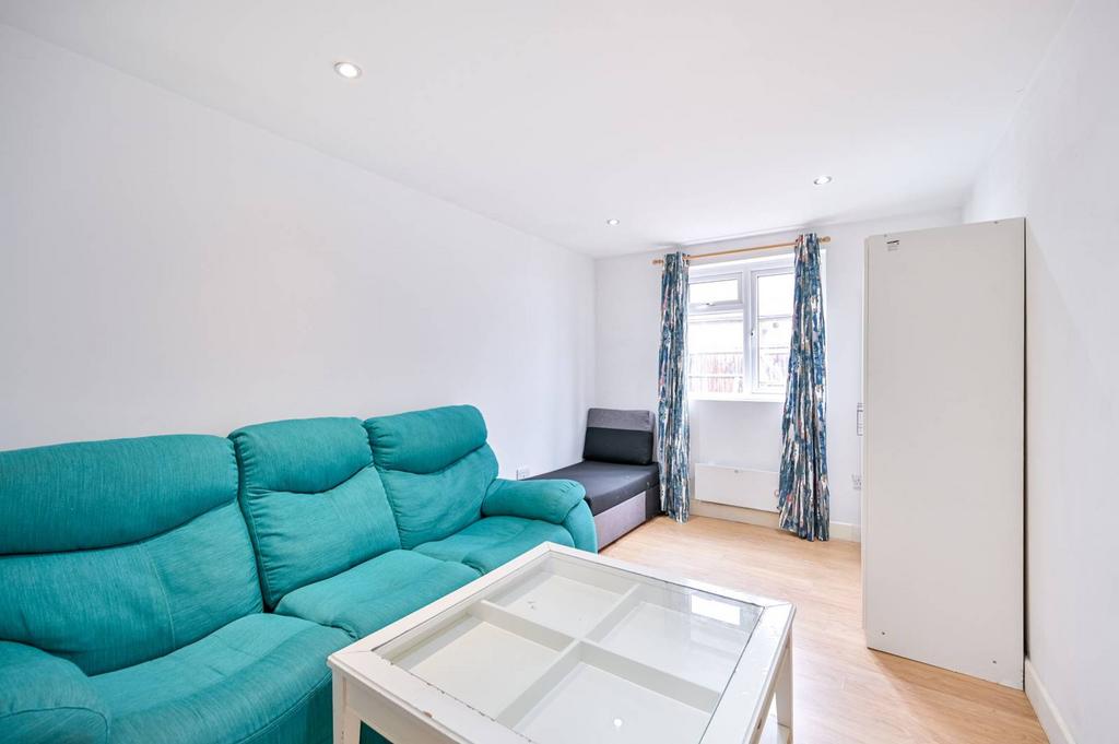 Kingston Road, Raynes Park, London, SW20 1 bed to rent £