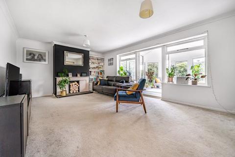 8 Forestdale, Hindhead, GU26 6TA