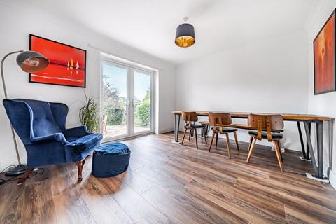 8 Forestdale, Hindhead, GU26 6TA
