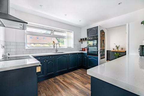 8 Forestdale, Hindhead, GU26 6TA