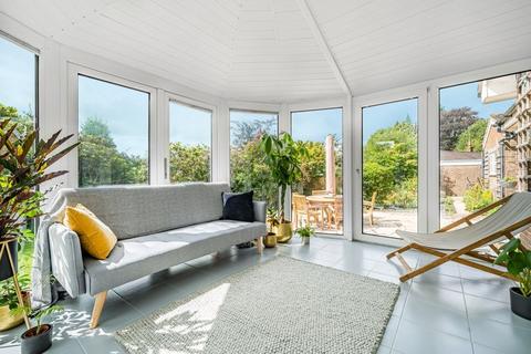8 Forestdale, Hindhead, GU26 6TA