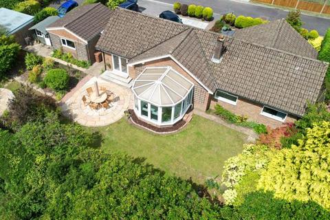8 Forestdale, Hindhead, GU26 6TA