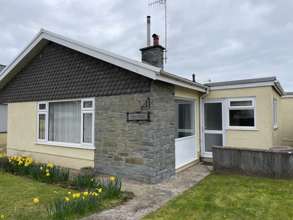 Flemish Close, St Florence, Tenby 4 bed detached bungalow for sale £