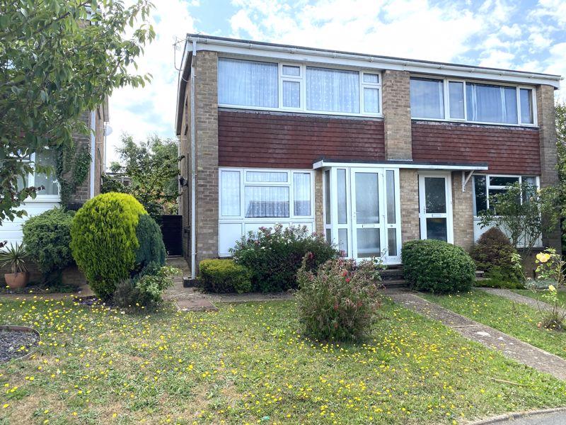 Perowne Way, Sandown 3 bed semidetached house £950 pcm (£219 pw)