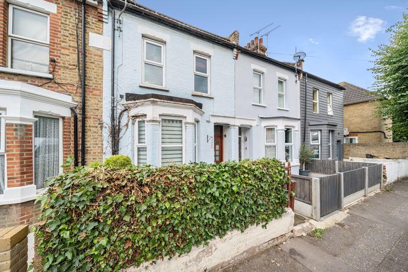 Salisbury Avenue, WestcliffOnSea 3 bed terraced house for sale £325,000
