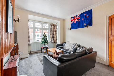 3 bedroom terraced house to rent, Badminton Road, London, SW12