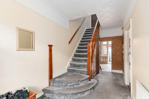 3 bedroom terraced house to rent, Badminton Road, London, SW12