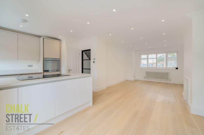 Kenway, Rainham, RM13 3 bed semidetached house for sale £500,000