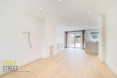 7 Kenway, Rainham, RM13 9PY