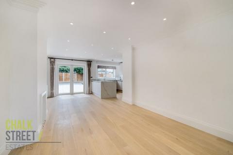 7 Kenway, Rainham, RM13 9PY