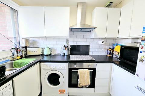 1 bedroom flat to rent, Chichester Court, Whitchurch Lane, Edgware, HA8