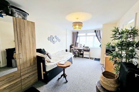 1 bedroom flat to rent, Chichester Court, Whitchurch Lane, Edgware, HA8
