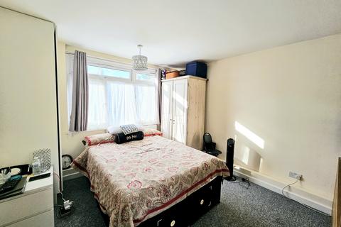 1 bedroom flat to rent, Chichester Court, Whitchurch Lane, Edgware, HA8