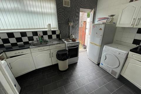 2 bedroom terraced house for sale - Kirkstall Road, Middleton, M24 6EX