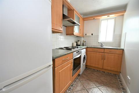 2 bedroom apartment for sale, Hurworth Avenue, Langley, Berkshire, SL3