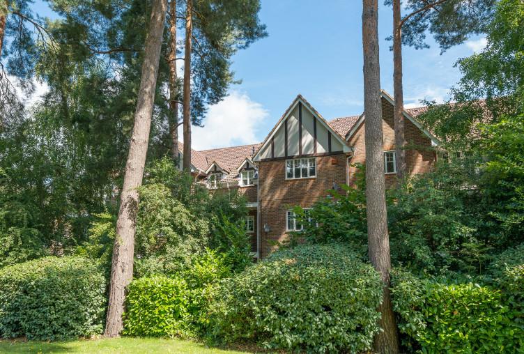 Fleet, Hampshire GU51 2 bed apartment for sale £259,995