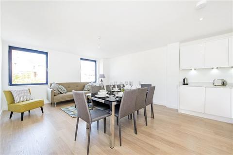 2 bedroom apartment to rent, High Road, London, N12