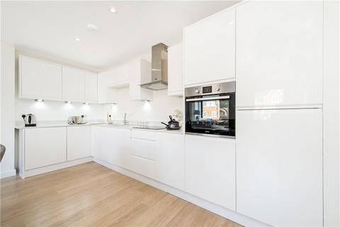 2 bedroom apartment to rent, High Road, London, N12