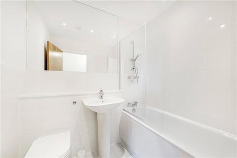 2 bedroom apartment to rent, High Road, London, N12