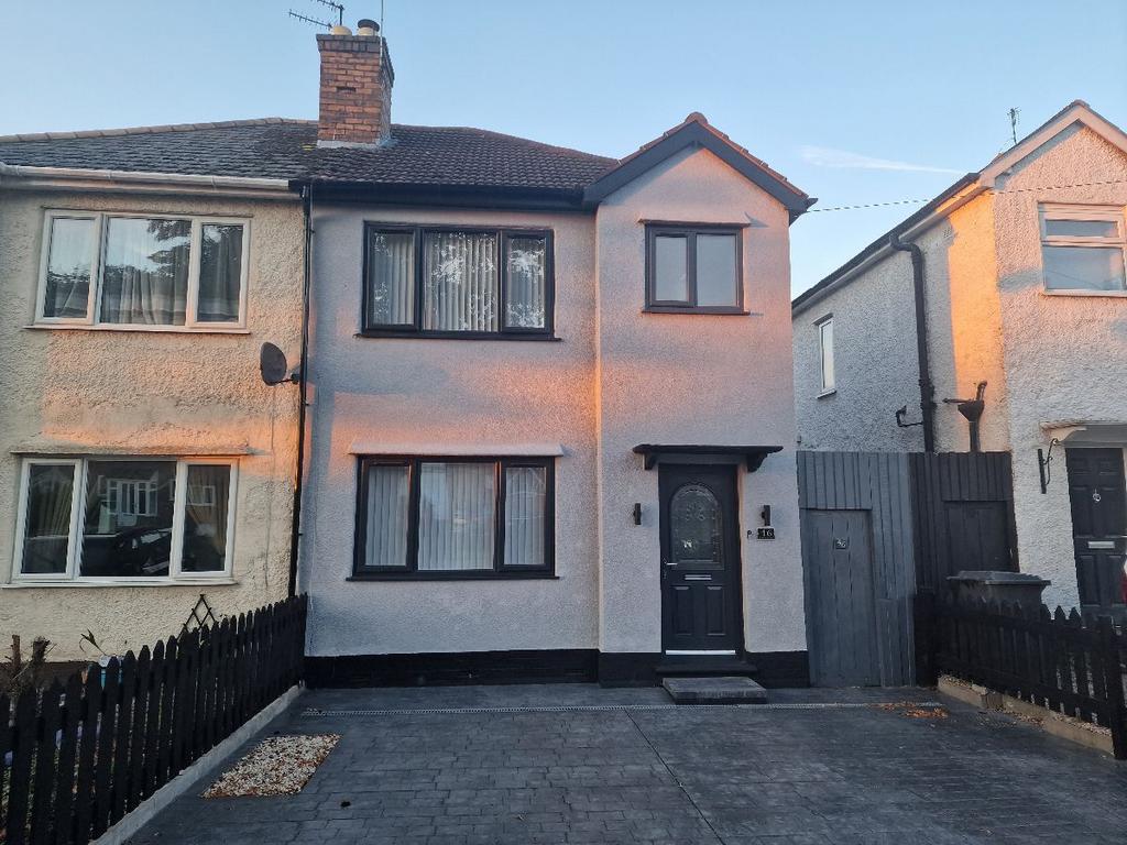 Tettenhall Wood, Wolverhampton WV6 3 bed semidetached house £1,200