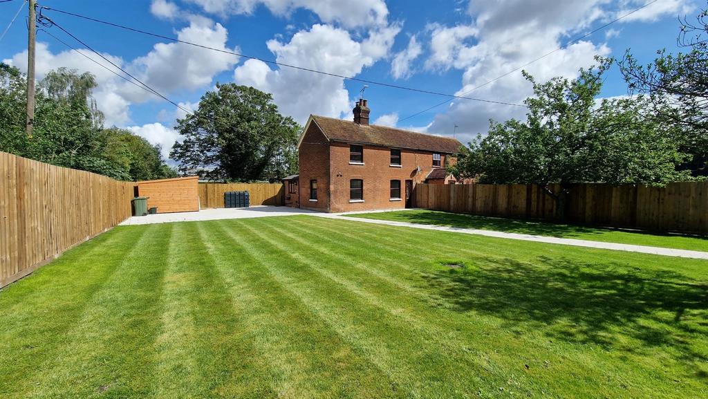 Woodham Mortimer 3 bed semidetached house to rent £1,800 pcm (£415 pw)