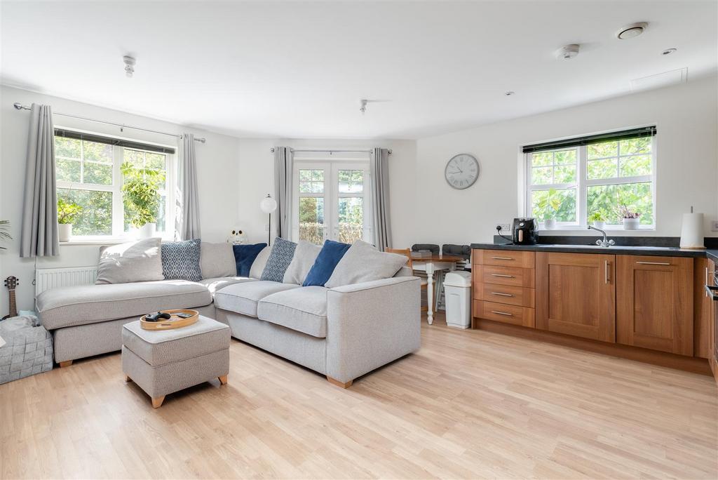 Wissen Drive, Letchworth Garden City, Herts SG6 1FT 2 bed apartment for