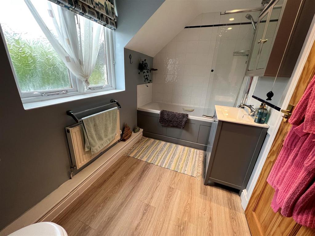 En Suite Bathroom