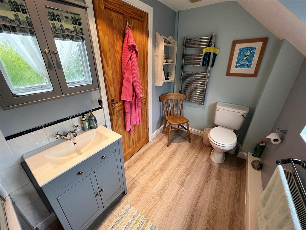 En Suite Bathroom
