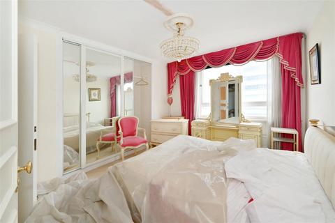120 The Water Gardens, London, W2 2DD
