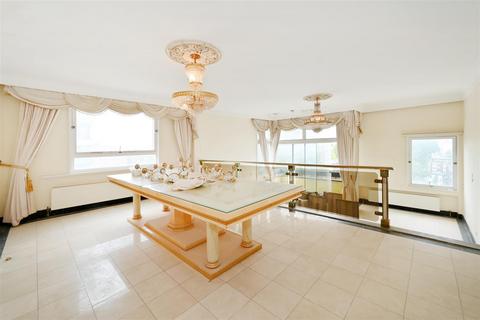 120 The Water Gardens, London, W2 2DD