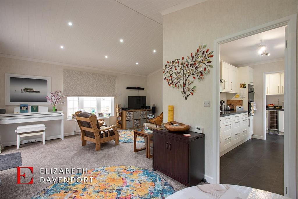 Broadwell Woods, Burton Green, Kenilworth 2 bed park home for sale £