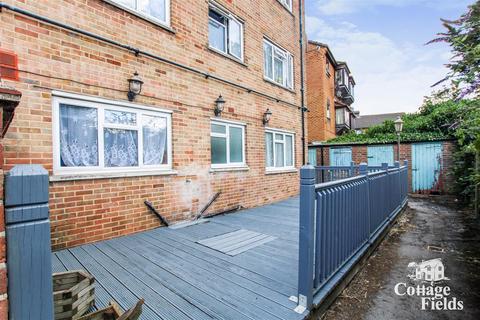 2 bedroom flat for sale - Grove Road West, Enfield