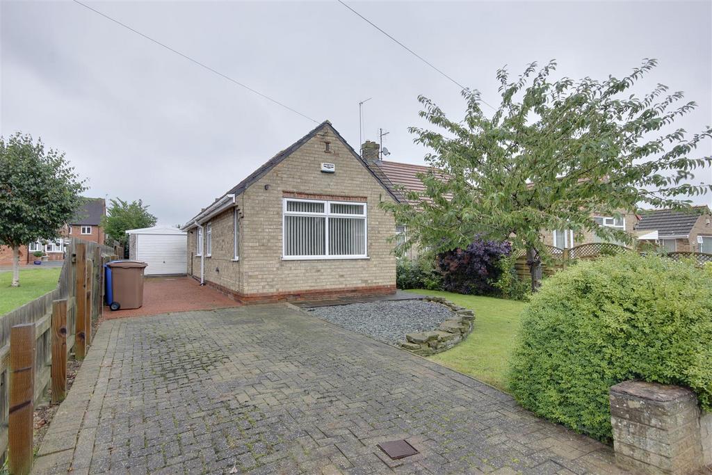 Woodland Drive, Anlaby 2 bed semidetached bungalow for sale £220,000
