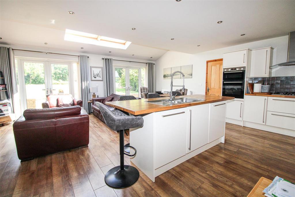 Moorlands, Wickersley, Rotherham 5 bed detached house £625,000