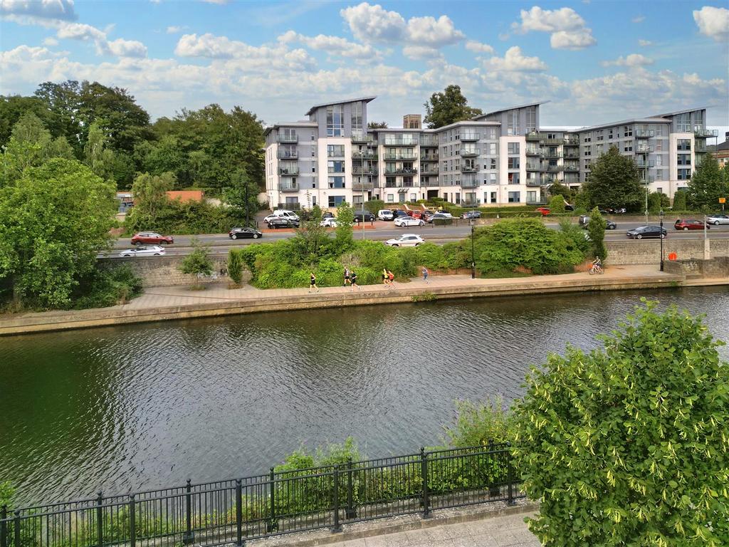 Mckenzie Court, Maidstone 2 bed apartment £200,000