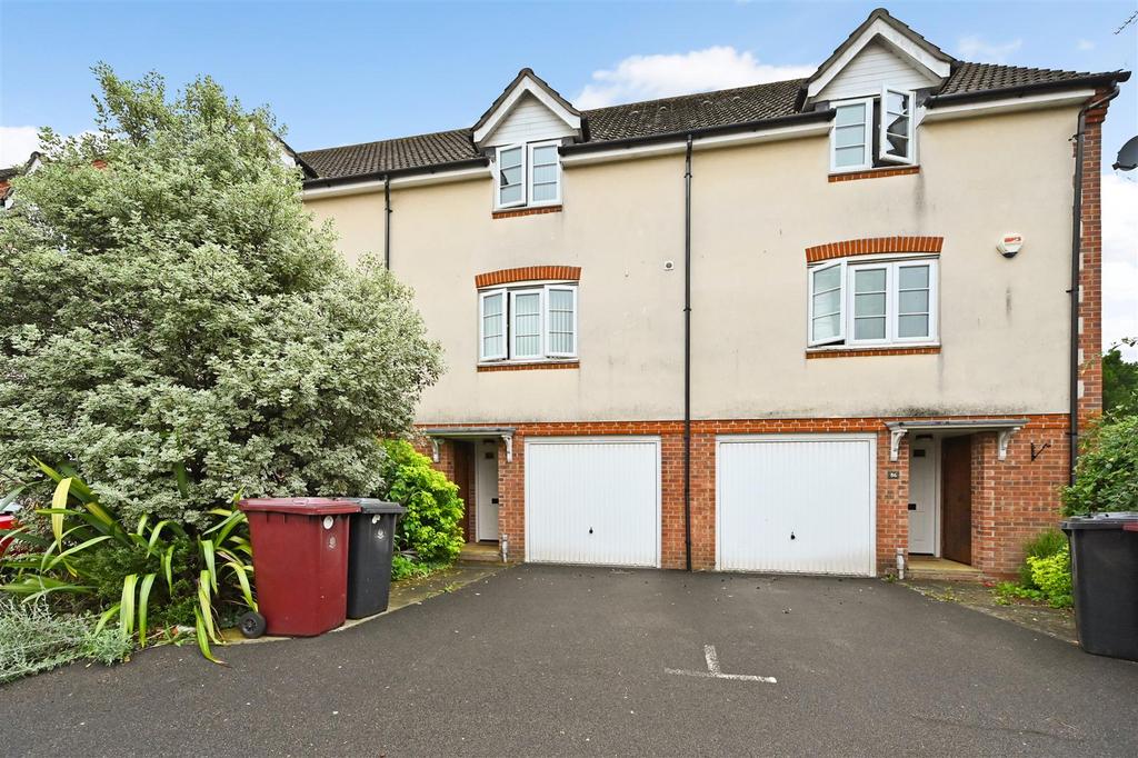 Baxendale Road, Chichester 4 bed terraced house £2,950 pcm (£681 pw)
