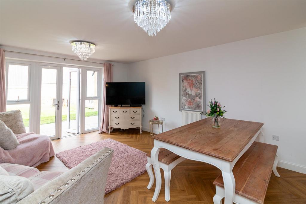 Open Plan Living/Dining Kitchen