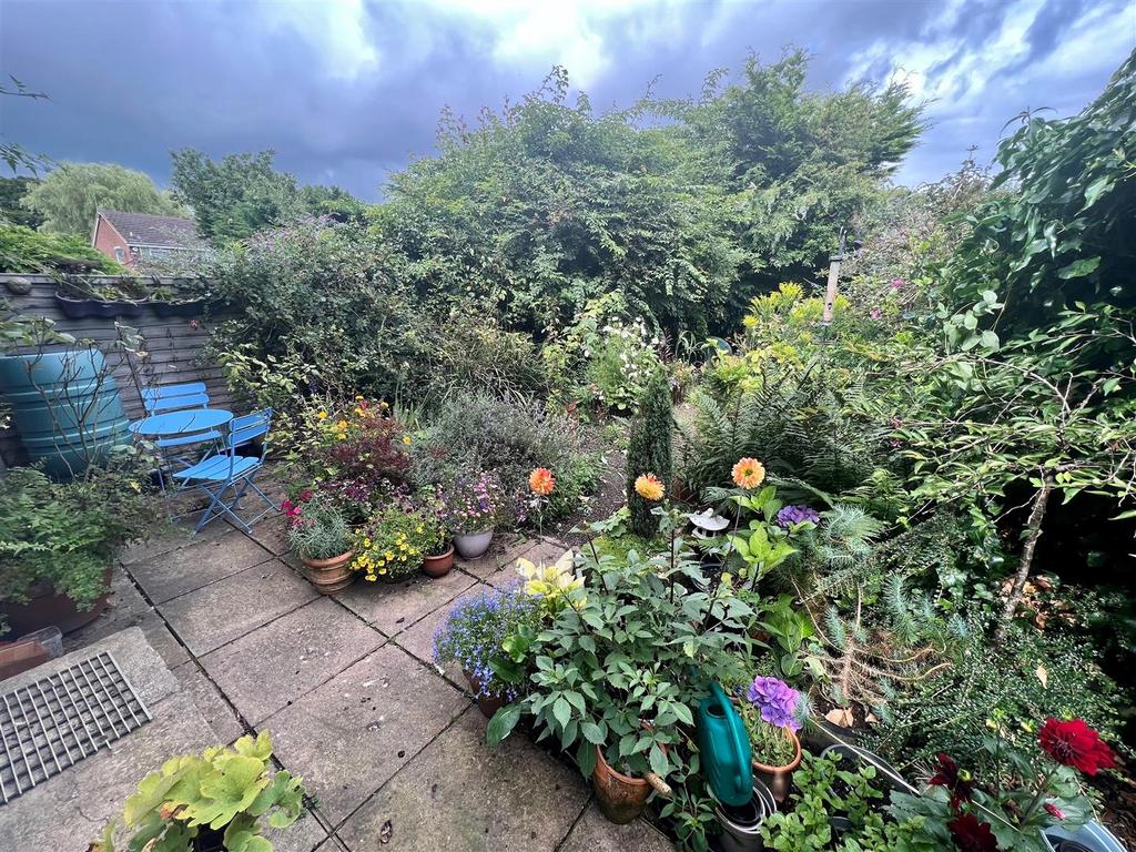 Cottage style rear garden