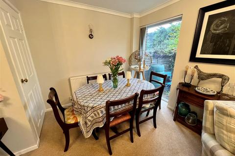 11 Badger Close, Cheswick Green, Solihull, B90 4HR